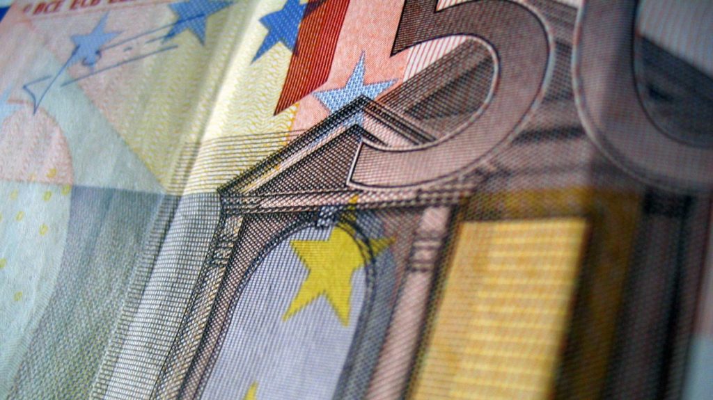 Treba li Hrvatska doista uvesti euro u što kraćem roku?