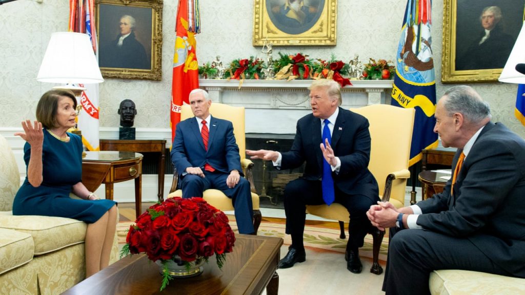 Njegov populizam jača što je Amerika manje “prva”. On je prvi, ali ne i zadnji twitter predsjednik. I nakon Trumpa – Trump