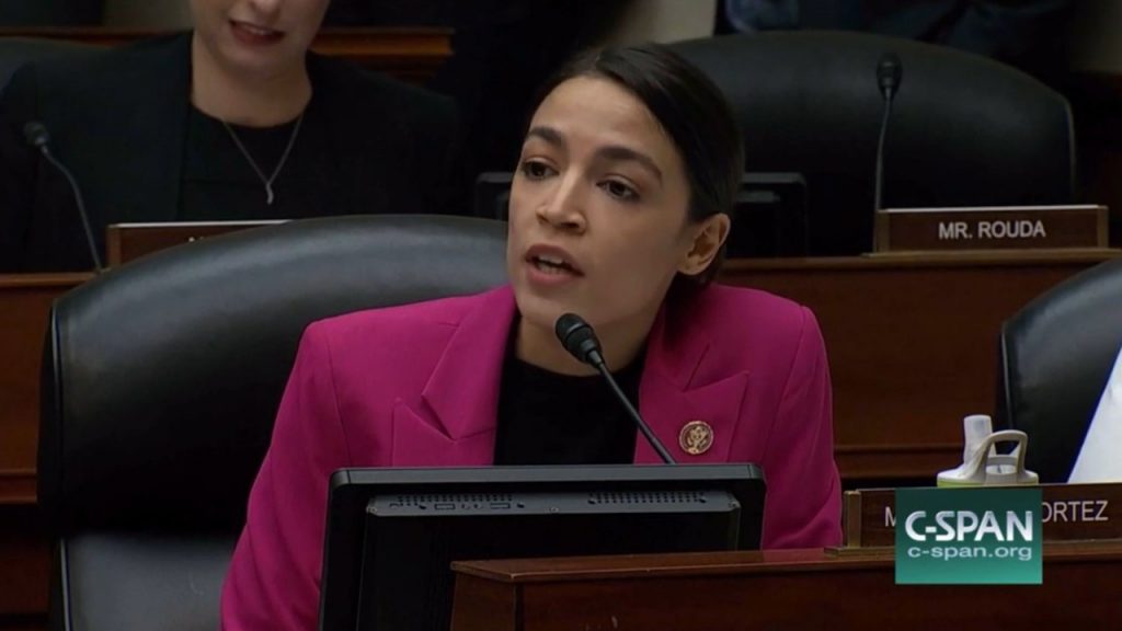 Kakva je to novčana politika na koju se oslanja Ocasio-Cortez. Tko je kritizira, tko zagovara