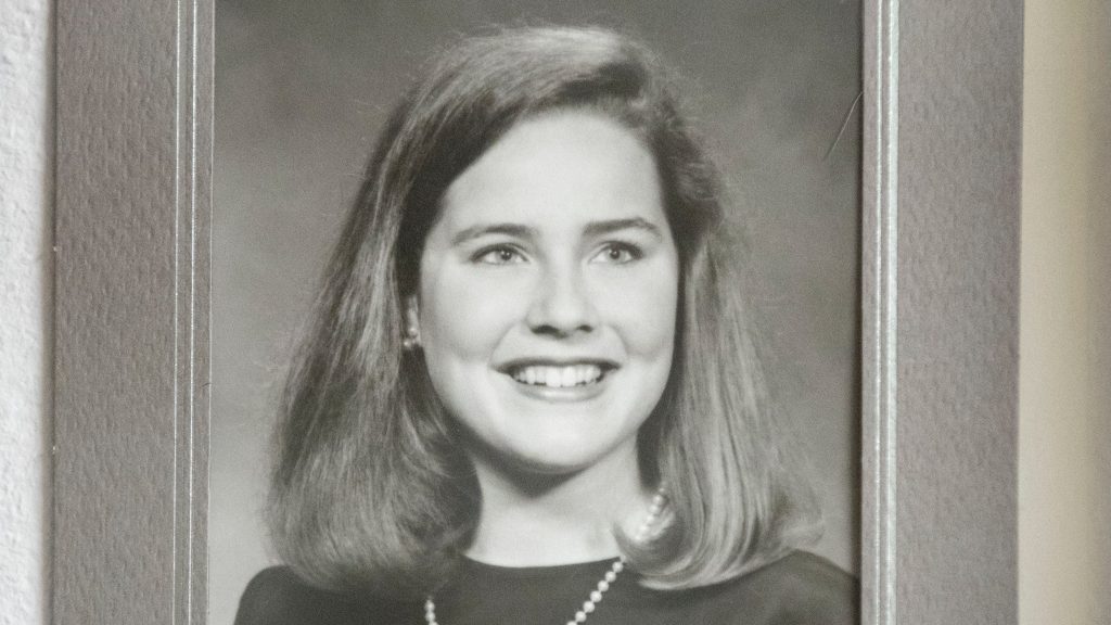 Amy Coney Barrett, sutkinja iz ‘Republike Gilead’. Trumpova bitka za Vrhovni sud. Za svaki slučaj tu su i Ponosni dečki