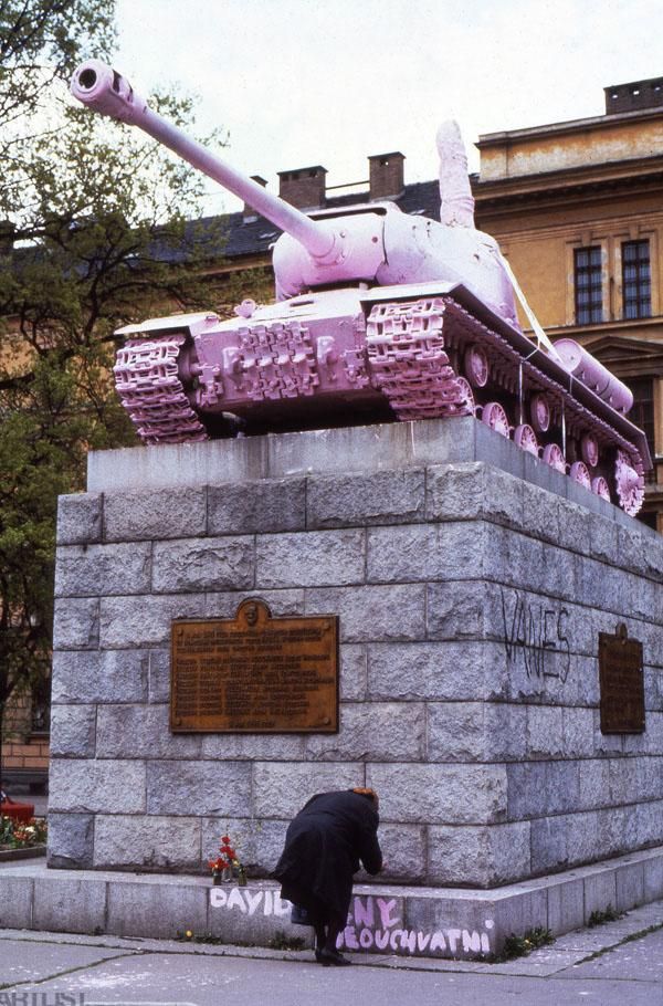Ruski ‘neprijatelj broj dva’. Na 30. obljetnicu odlaska sovjetske vojske, Česi i Rusi nikad gore. Špijunski triler, nove epizode