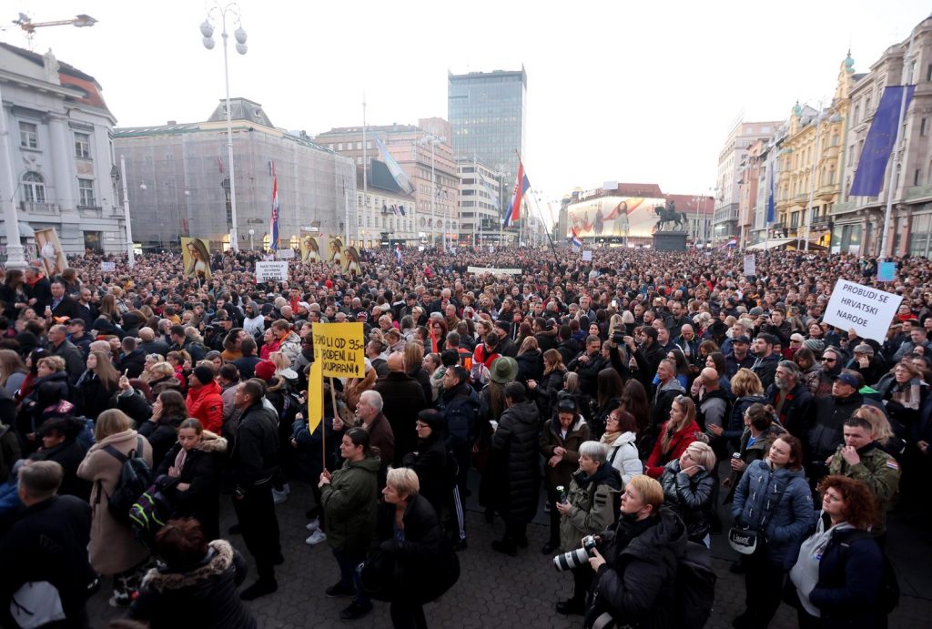 Škare razdora Hrvatsku bi tek mogle zasjeći. Psihologija i politika pandemijskih podjela. Društvene mreže.