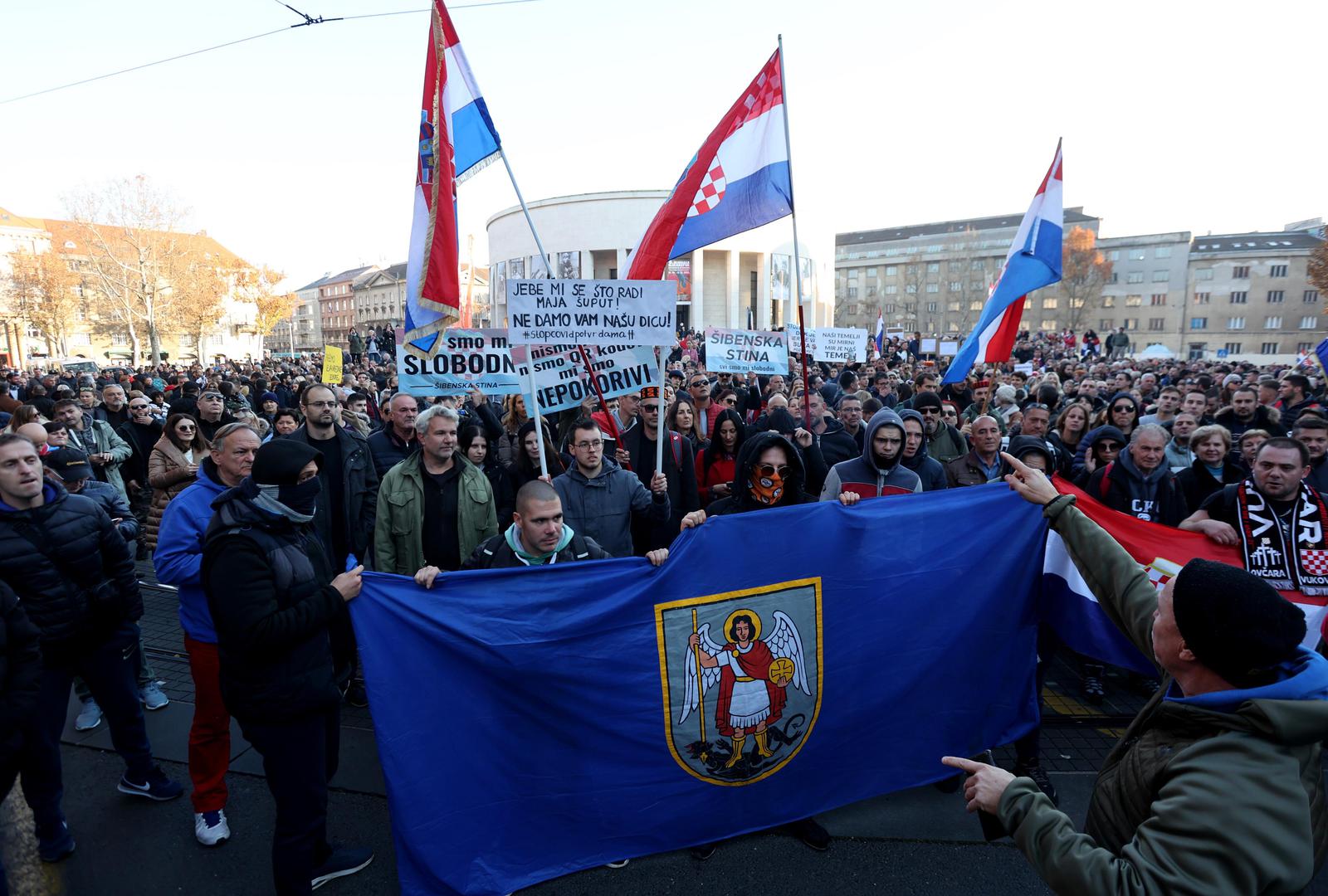 Ideologija ‘duhovnog buđenja’ i ‘promjene svijesti’ ojačali u pandemiji desni populizam u borbi protiv institucija