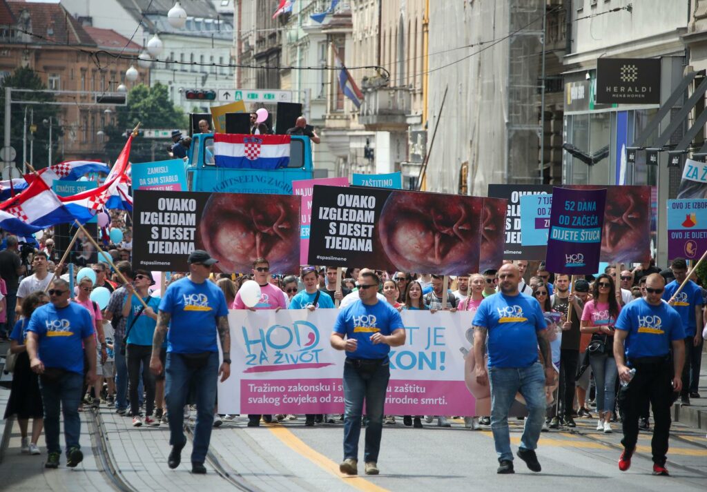 Kako je Plenković ‘obranom’ abortusa onemogućio političku raspravu i pravo na abortus ostavio ‘struci i ulici’