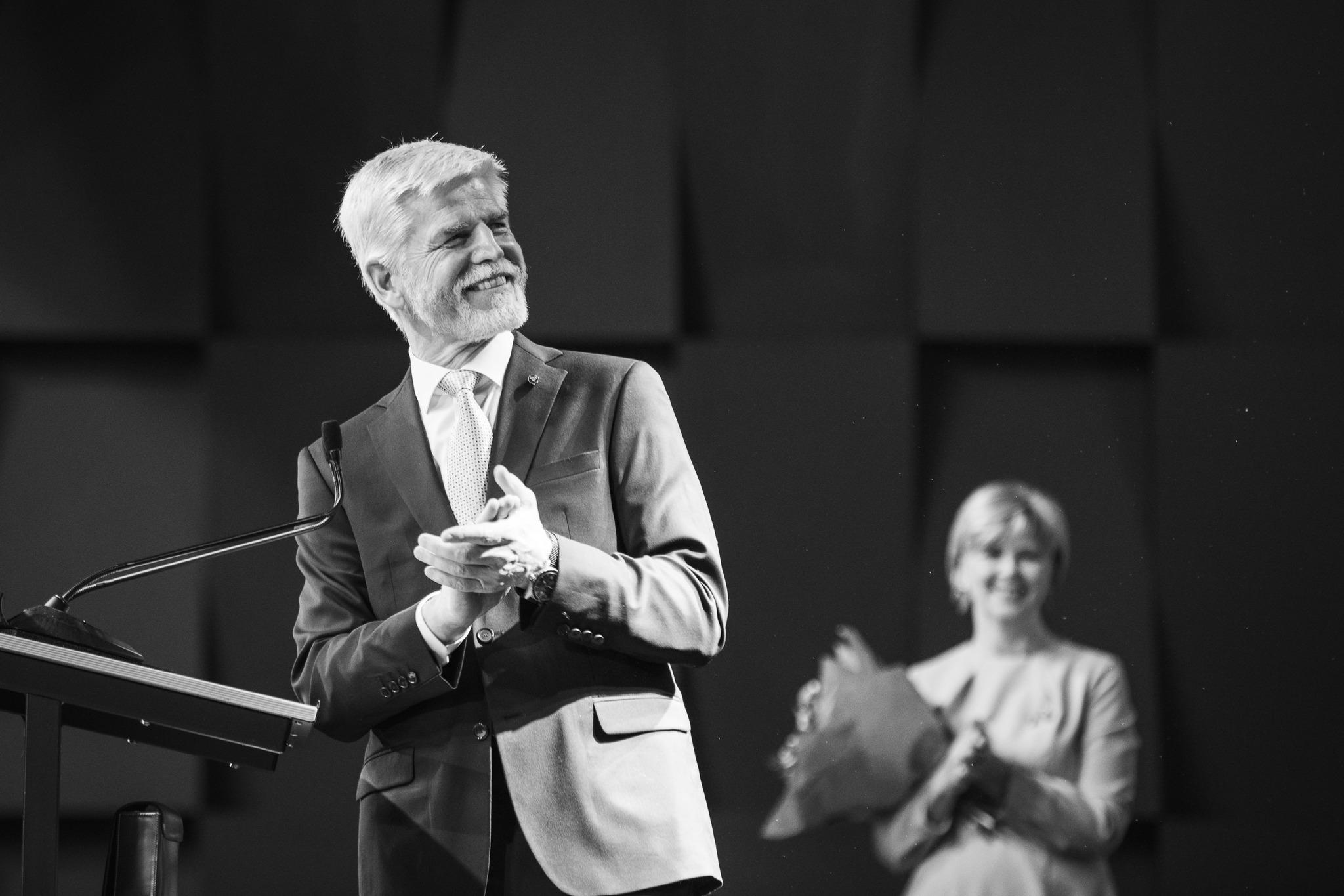 Povratak Havelove politike ljudskih prava u Praški dvorac. Udaljavanje od Kine i Mađarske