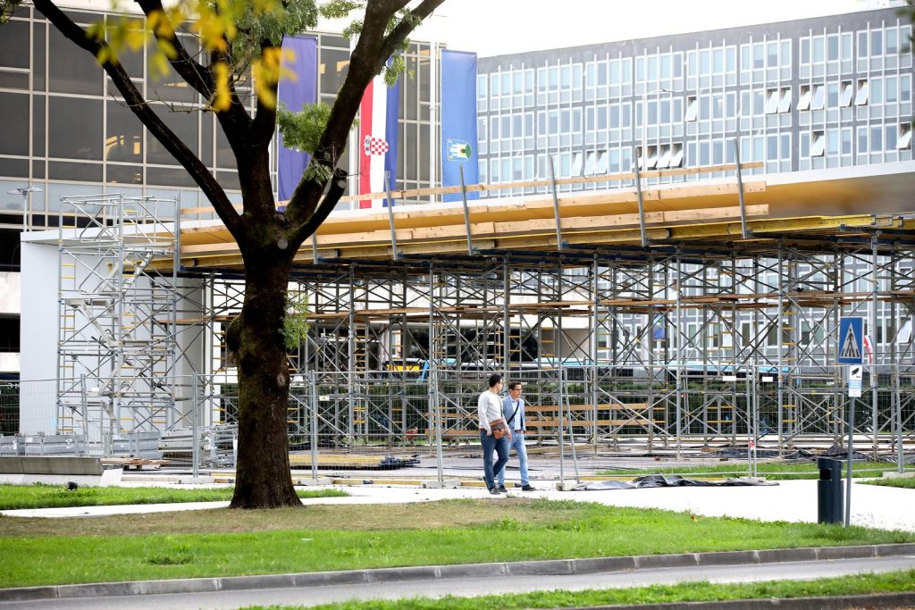 Bijeli slon zagrebačke spomeničke baštine. Zakašnjela izvedba i promašena lokacija