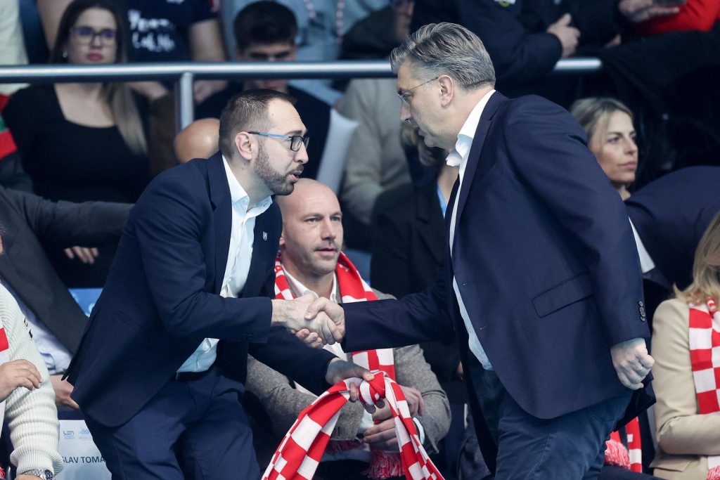 Oporbena situacija u Zagrebu. Zašto je objavljen članak Danijele Dolenec