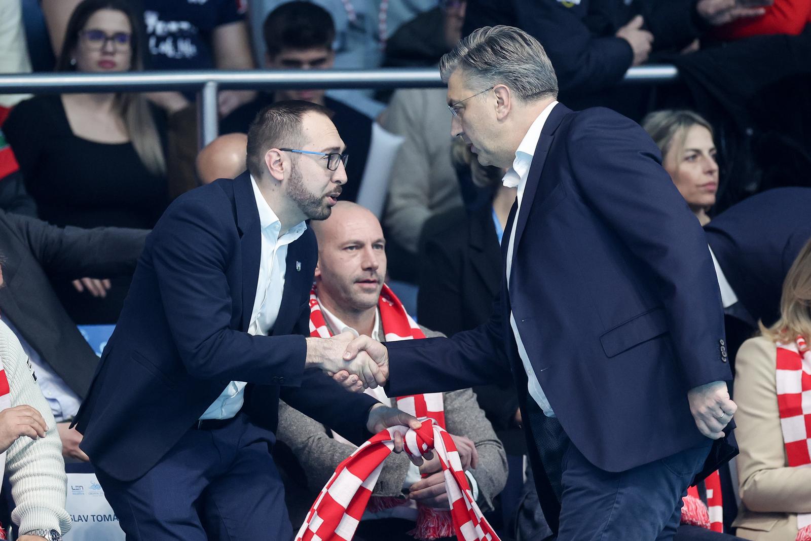 Oporbena situacija u Zagrebu. Zašto je objavljen članak Danijele Dolenec