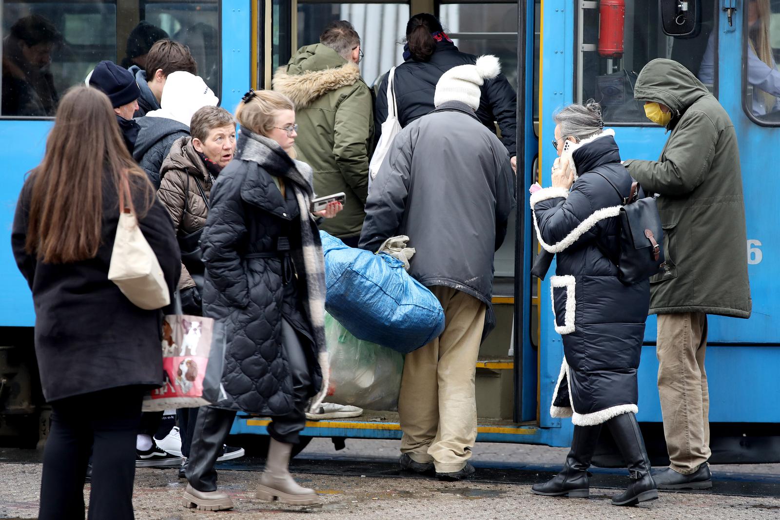 (Ne)usklađenost hrvatskog poslovnog ciklusa s poslovnim ciklusom europodručja. Je li HNB manipulirao rezultatima svojeg istraživanja radi uvođenja eura?