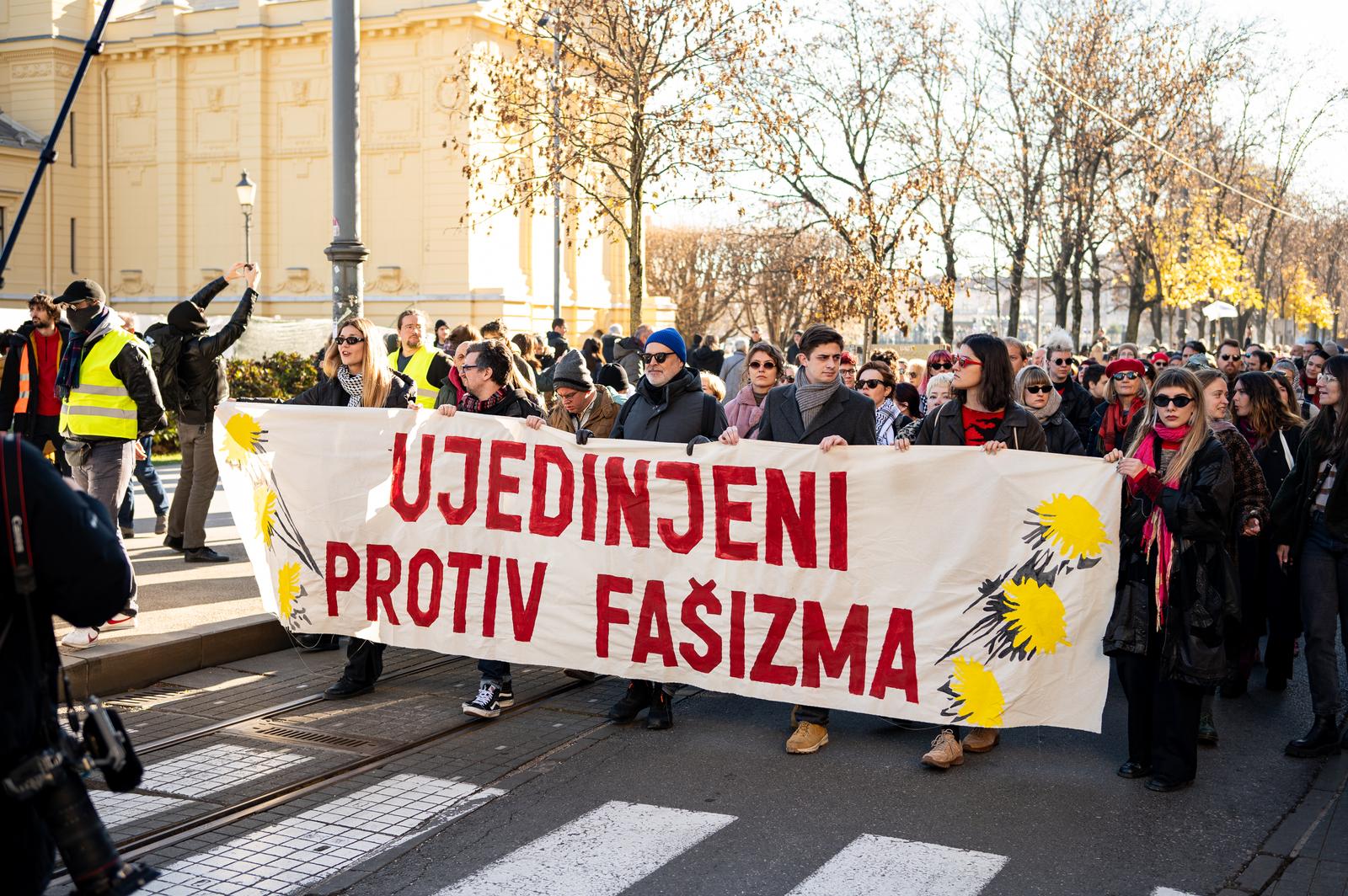 Prosvjedi, procesije, dokolice i privilegija. Iskustva hodanja i njihova kulturna značenja